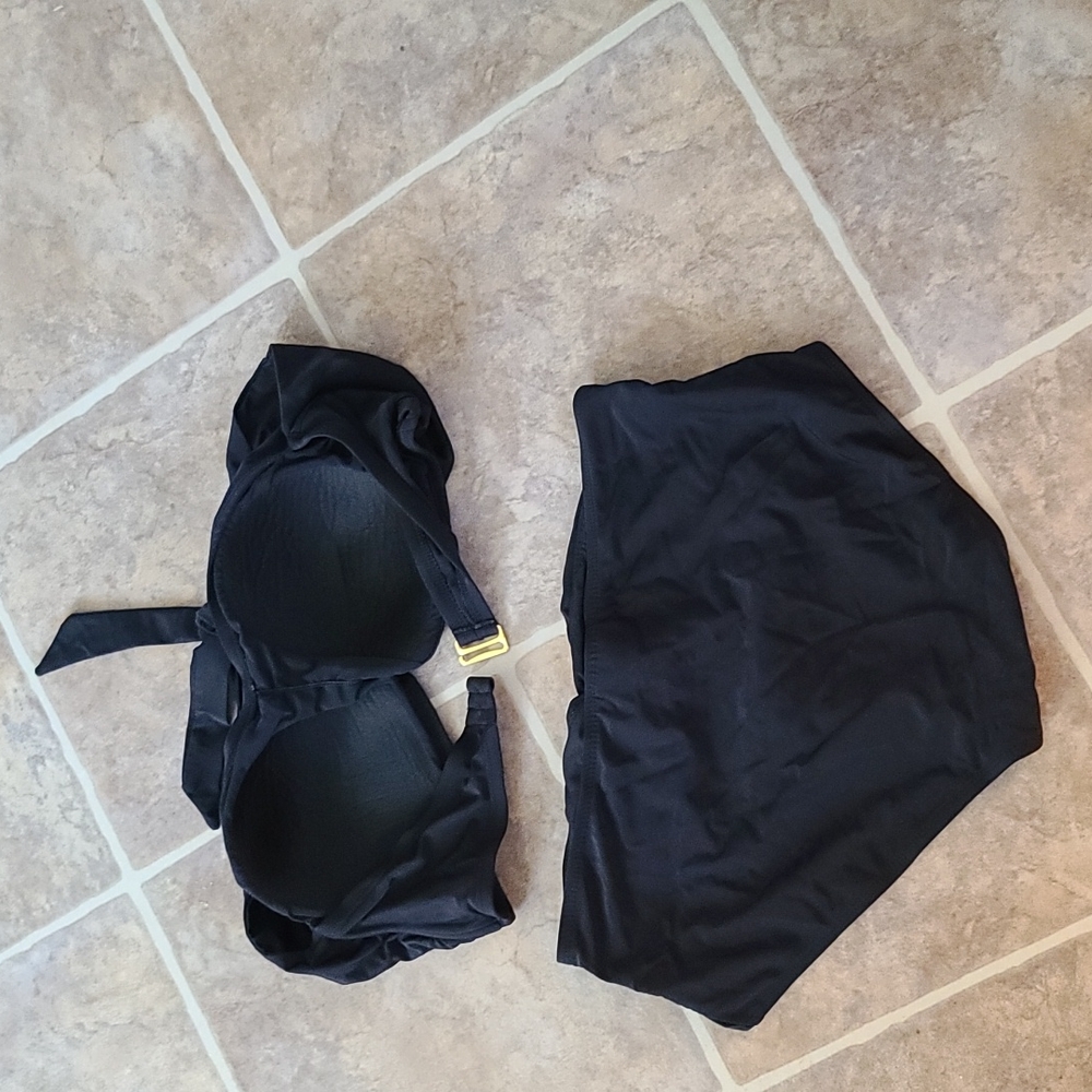 Bikini - Picture 2 of 2